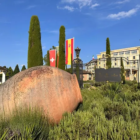 Amao Brown - Center - 85 M2 - King-size Bed - Private Parking - Storchenturm - Bis 10 Pers 2whg להר