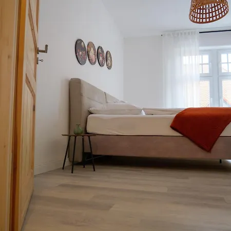 Amao Brown - Center - 85 M2 - King-size Bed - Private Parking - Storchenturm - Bis 10 Pers 2whg