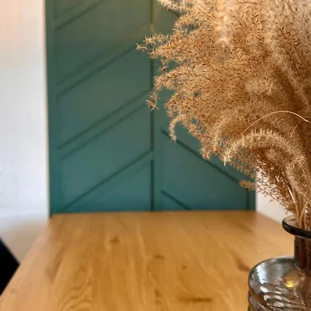 Amao Brown - Center - 85 M2 - King-size Bed - Private Parking - Storchenturm - Bis 10 Pers 2whg * Лар