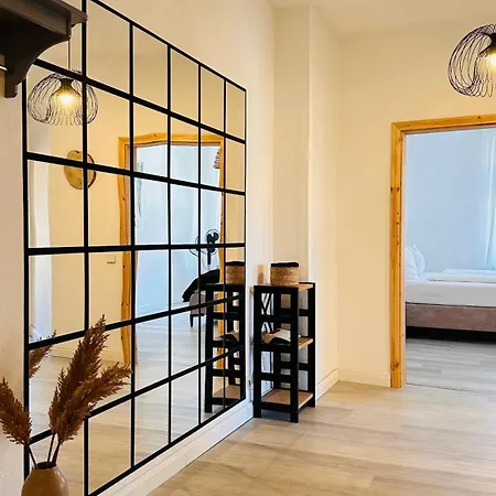 Апартаменты Amao Brown - Center - 85 M2 - King-size Bed - Private Parking - Storchenturm - Bis 10 Pers 2whg